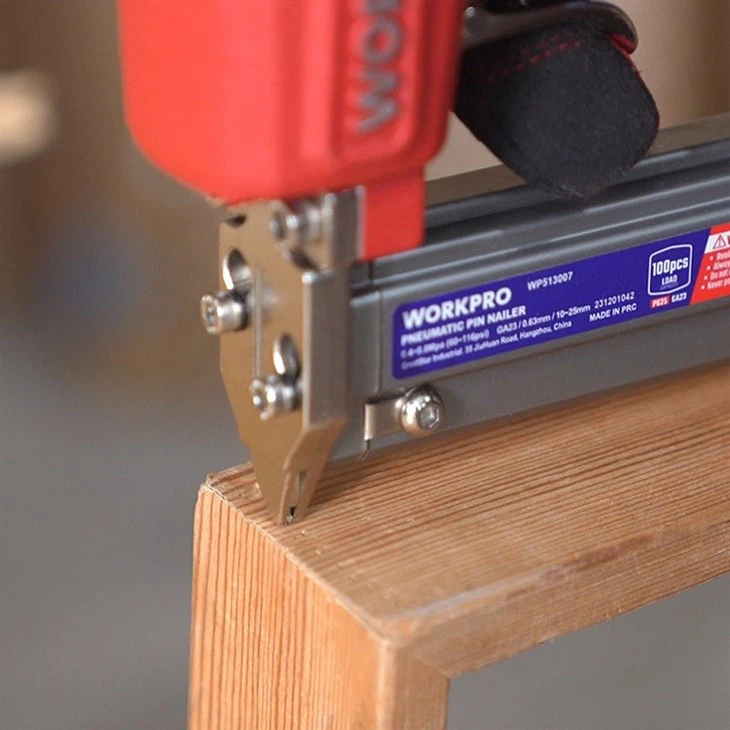 PNEUMATIC PIN NAILER